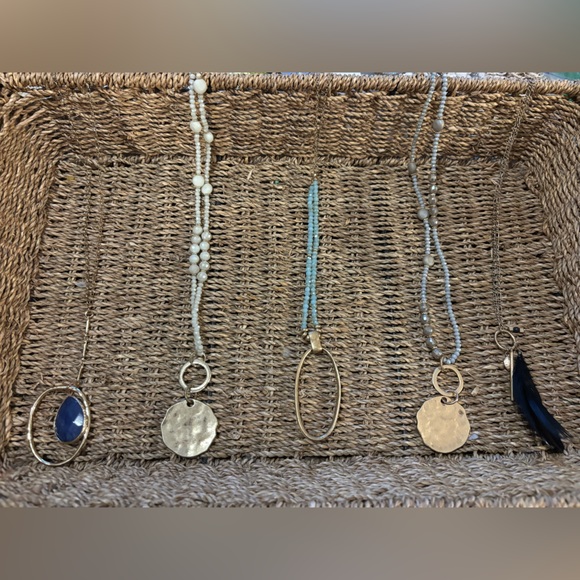 Elegant Gold and Blue Beaded Necklace - Picture 1 of 1